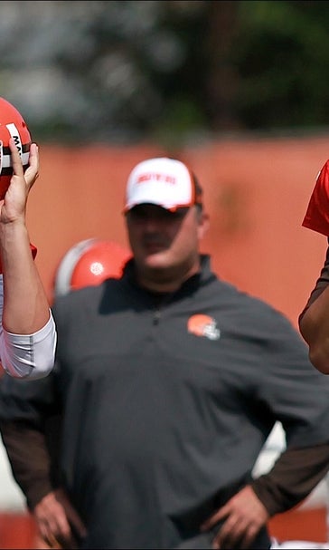 Hoyer back with Browns starters one day after Manziel ran first team